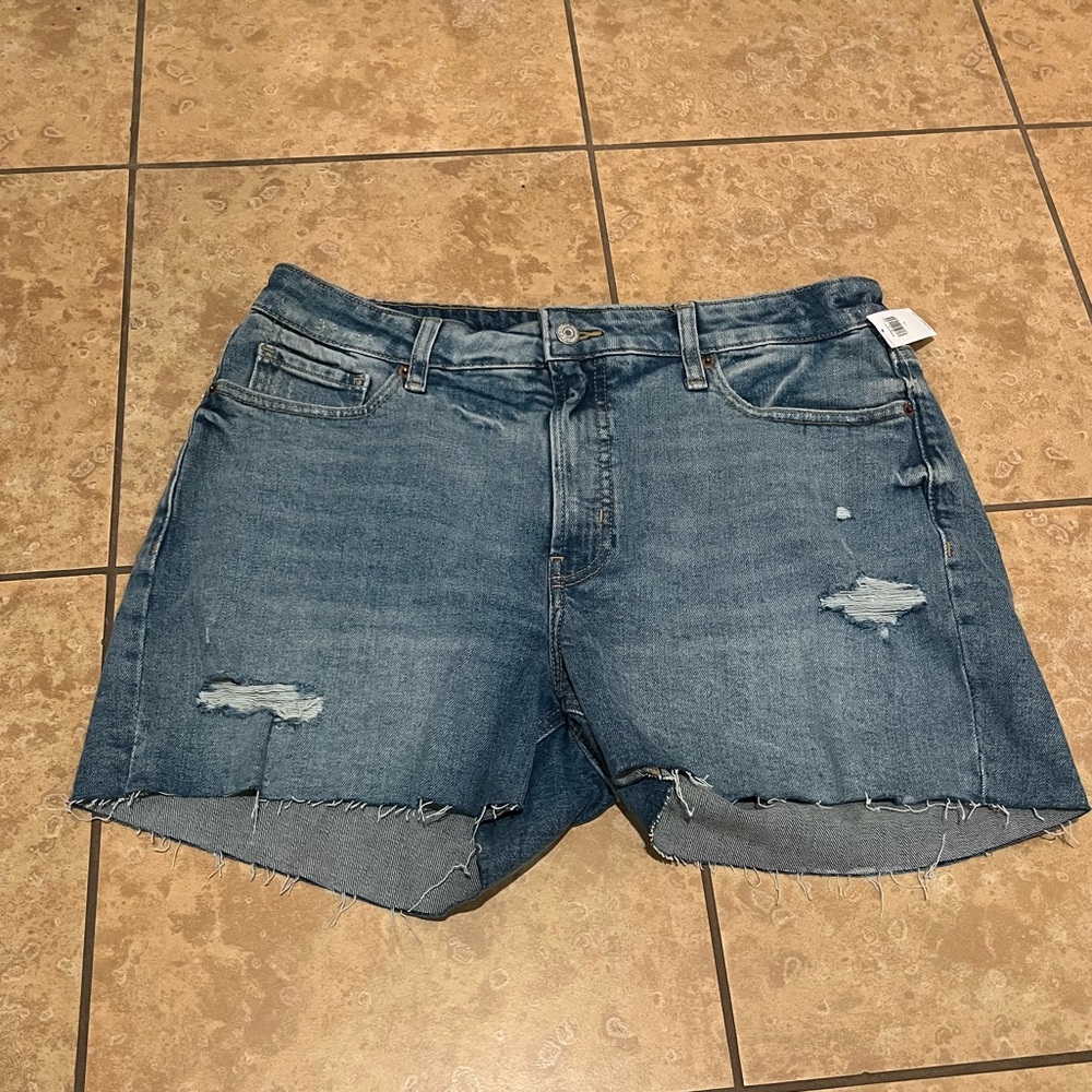 Old Navy High Rise OG Straight Cutoff Jean Shorts Women’s Size 14 NWT - Picture 1 of 5